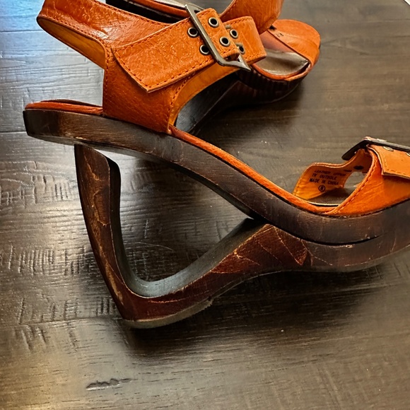 Two Lips Shoes - Picture 4 of 6